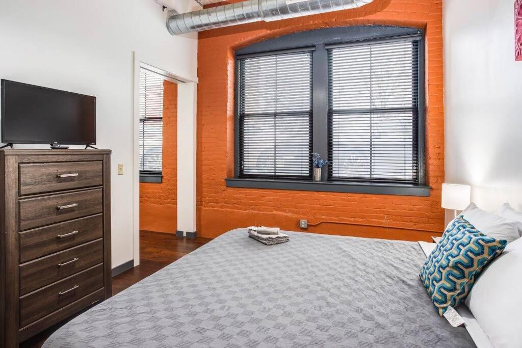 شقة Centric Ny Style Loft W/King Bed روتشستر المظهر الخارجي الصورة