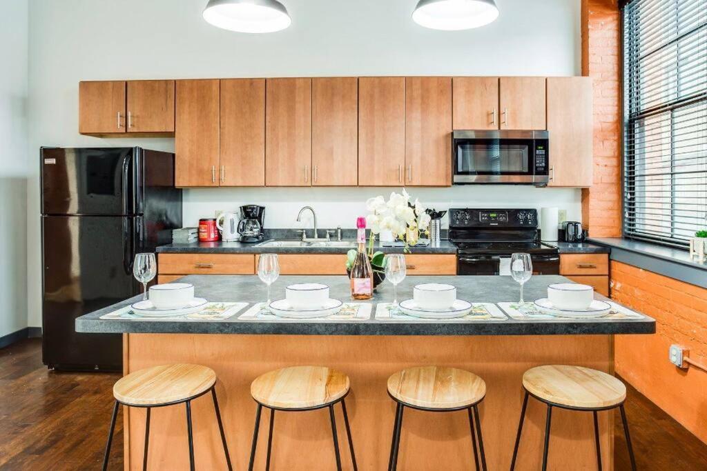 شقة Centric Ny Style Loft W/King Bed روتشستر المظهر الخارجي الصورة