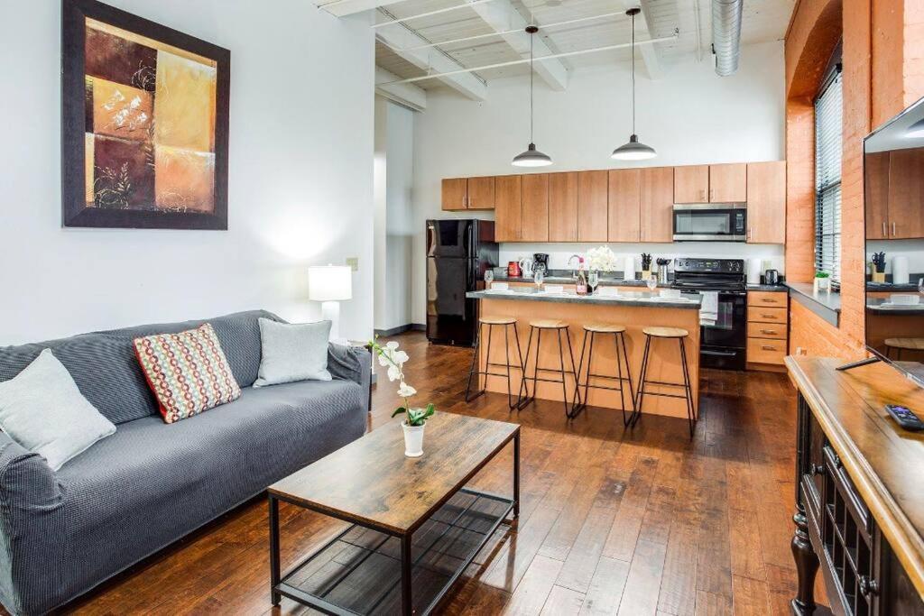 شقة Centric Ny Style Loft W/King Bed روتشستر المظهر الخارجي الصورة