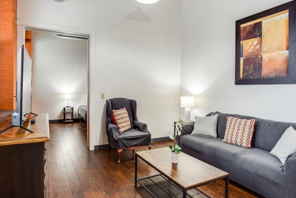 شقة Centric Ny Style Loft W/King Bed روتشستر المظهر الخارجي الصورة