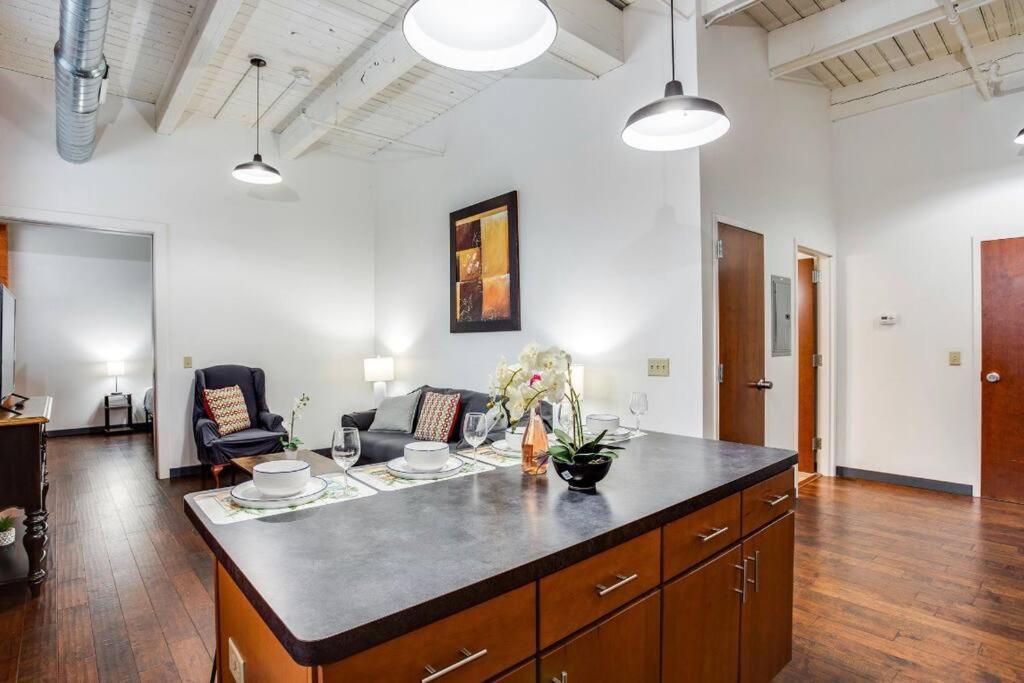شقة Centric Ny Style Loft W/King Bed روتشستر المظهر الخارجي الصورة